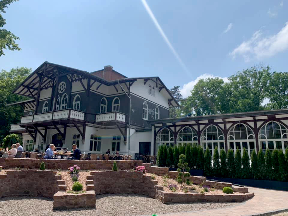 Wild-Park-Terrasse und Gesamtlocation mit 350-600 Plätzen in Hildesheim für Feiern, Veranstaltungen und Events sowie Hochzeiten und Feiern